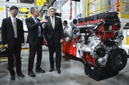 Cummins Vice President Steve Chapman and U.S. Secretary of State John Kerry at the Beijing Foton Cummins Engine Company (BFCEC)