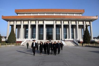 A diplomatic delegation from Ecuador visits the Mao Zedong Mausoleum in November 2013