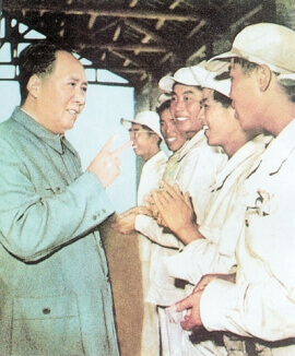 photo of Mao Zedong with workers