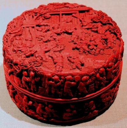 Qing dynasty lacquer box from the Qianlong period