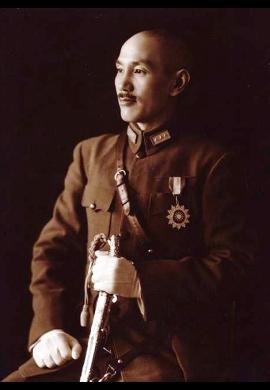 photo of Chiang Kai-shek in full military uniform in 1940