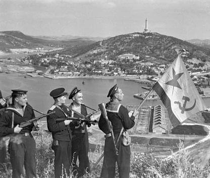 marines of the Soviet fleet hoisting the banner in Port Arthur