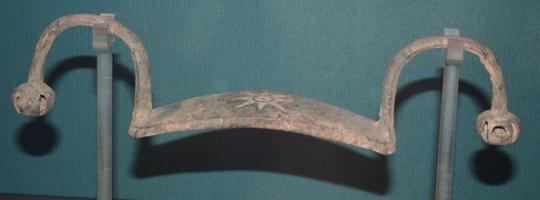 Bronze bow device for controlling chariot reins from the Western Zhou Dynasty